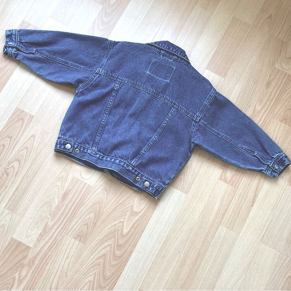 OshKosh: Classic jean jacket in a 4/4T. - Picture 2 of 10